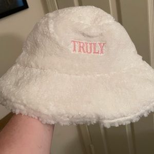Truly beauty bucket hat. Never worn just tried on for pic